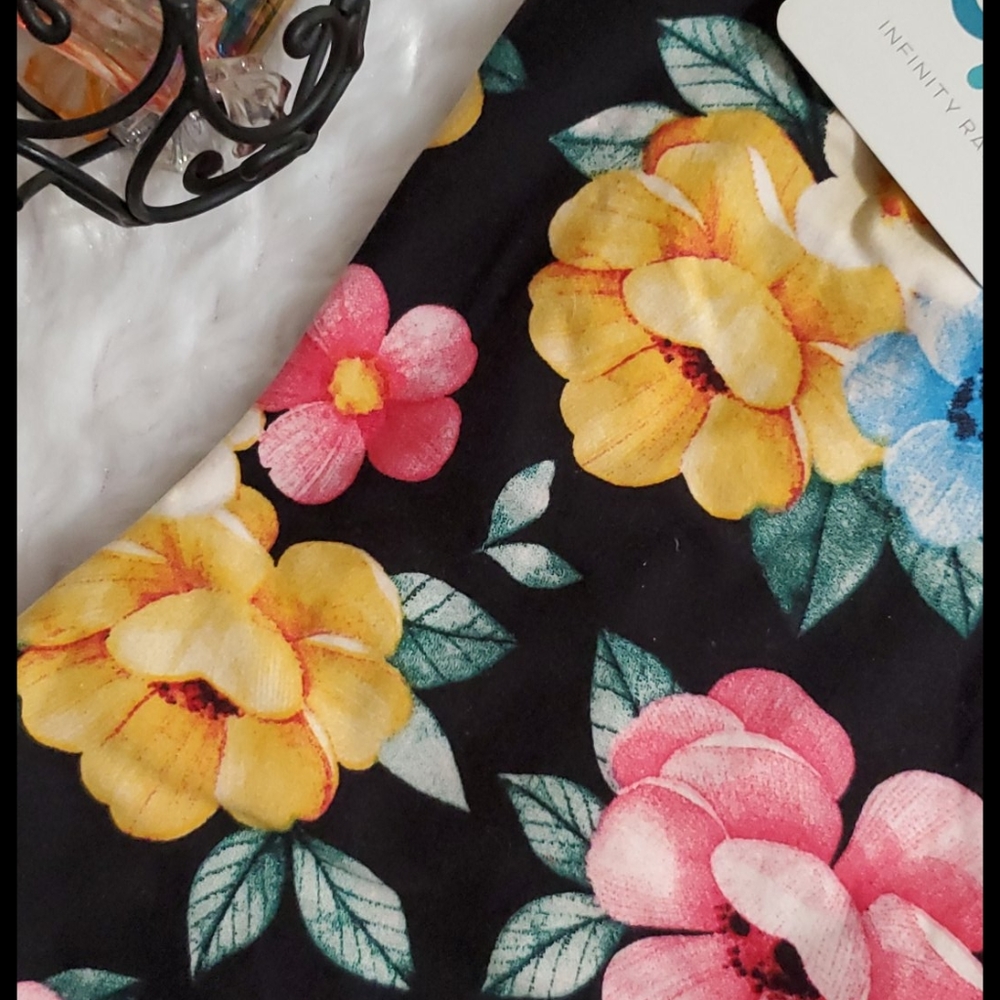 INFINITY RAINE Black floral print leggings OS fits up to size 12 comfortably NWT - Picture 3 of 4